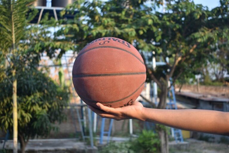 Jak zmieniały się stroje sportowe studentów AWF na przestrzeni dekad