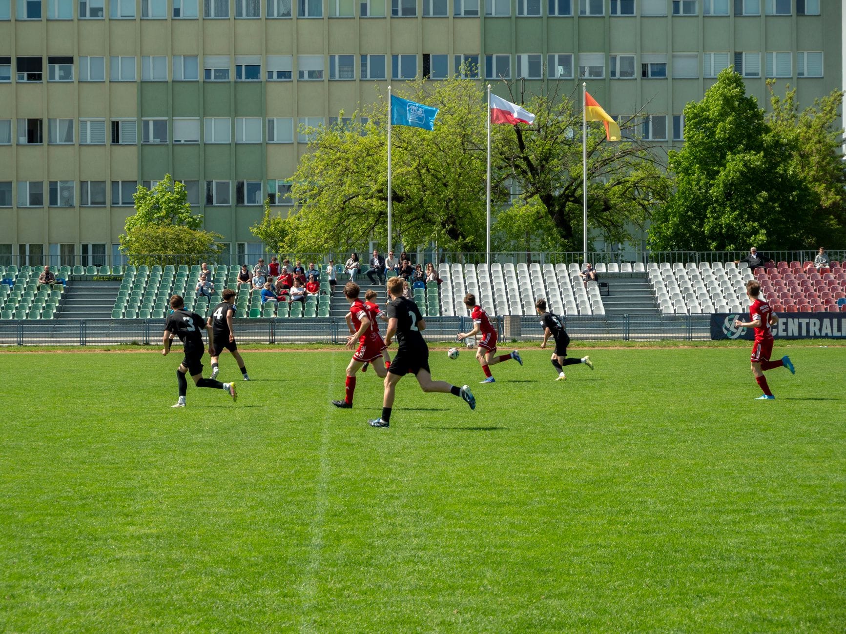 Jak połączyć udział w obozie sportowym AWF z pisaniem pracy licencjackiej lub magisterskiej