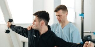 Trener medyczny – jak zdobyć kwalifikacje i czym różni się od fizjoterapeuty? Trener medyczny – jak zdobyć kwalifikacje i czym różni się od fizjoterapeuty?